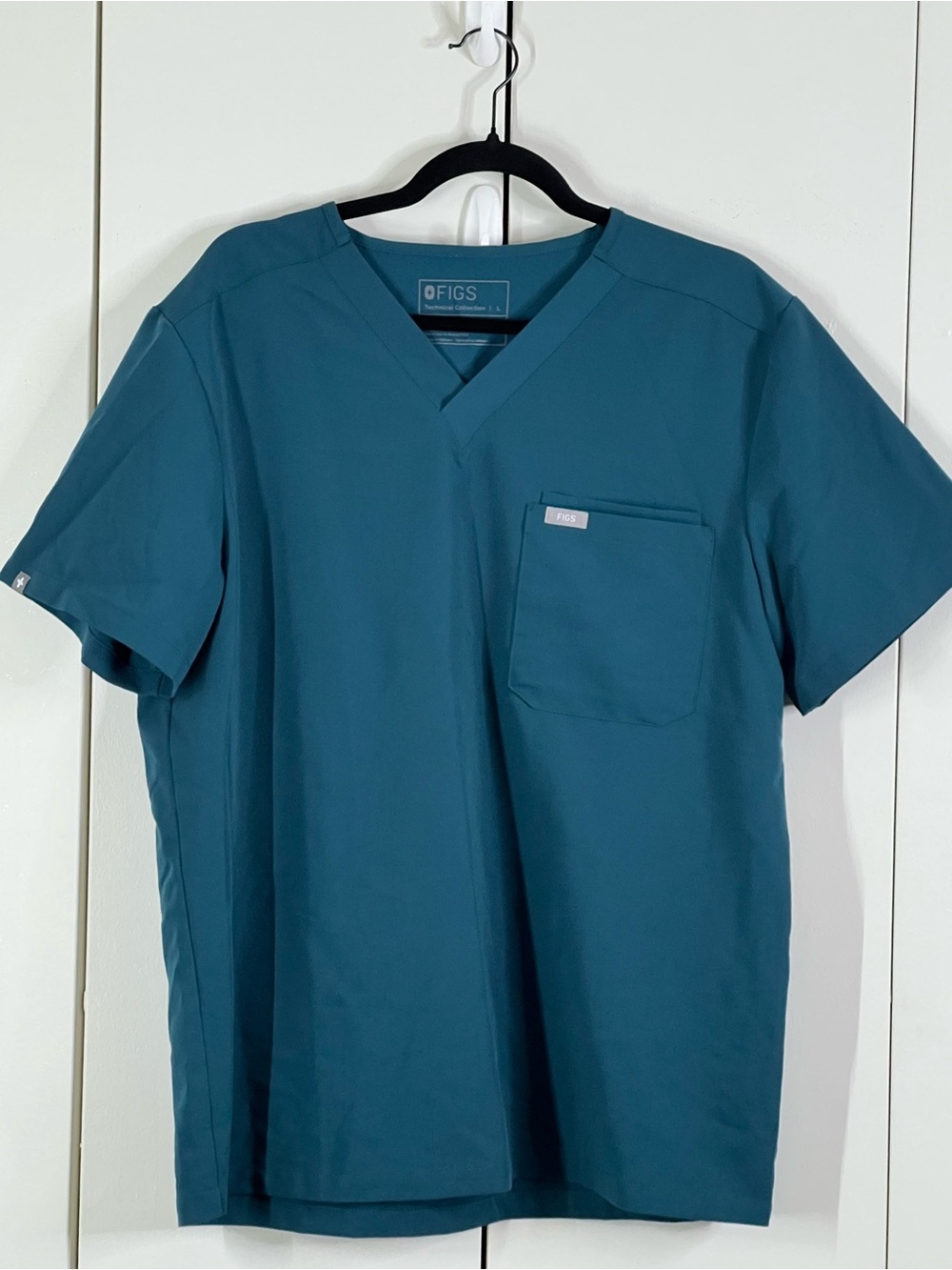 FIGS V-neck, short sleeve teal hospital, scrub technical collection size M